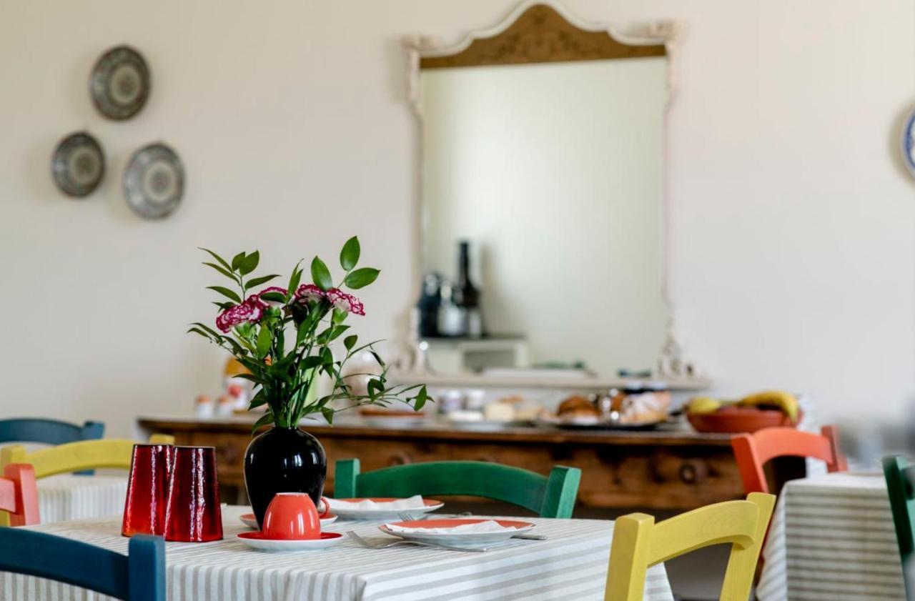 Le Vecchie Persiane - Bed & Breakfast Diano dʼAlba Exterior foto