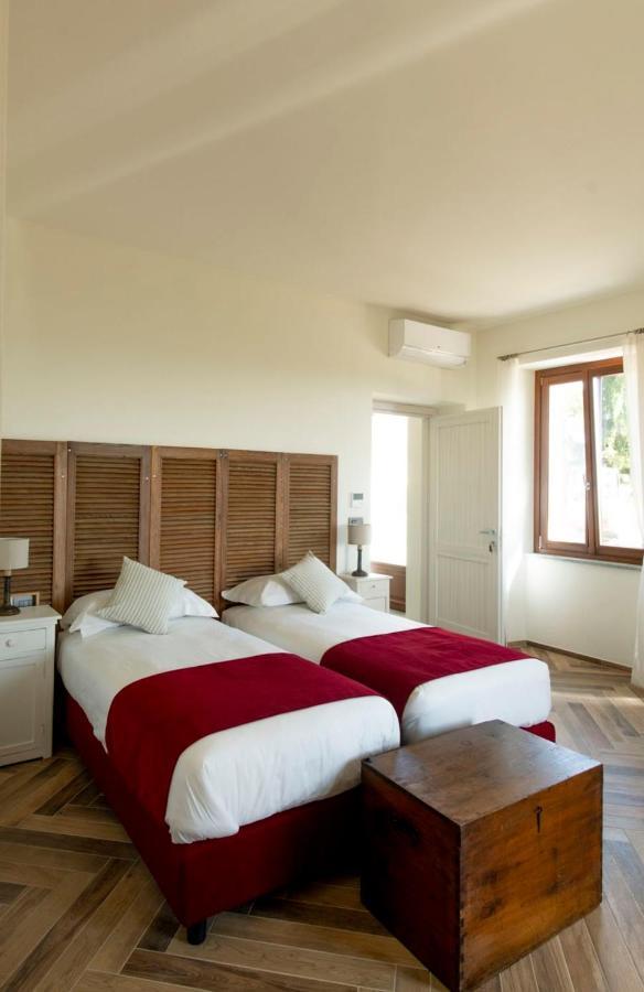 Le Vecchie Persiane - Bed & Breakfast Diano dʼAlba Exterior foto
