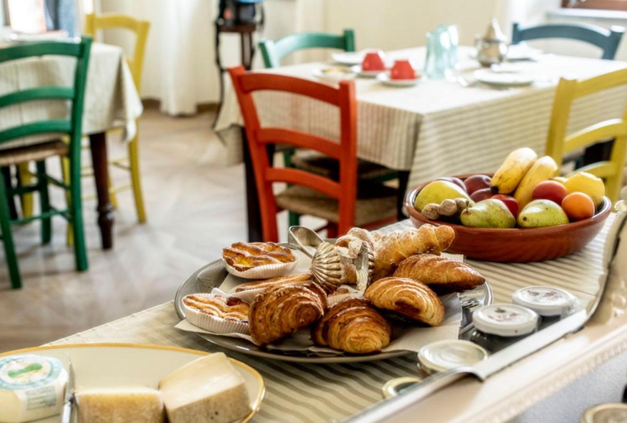 Le Vecchie Persiane - Bed & Breakfast Diano dʼAlba Exterior foto