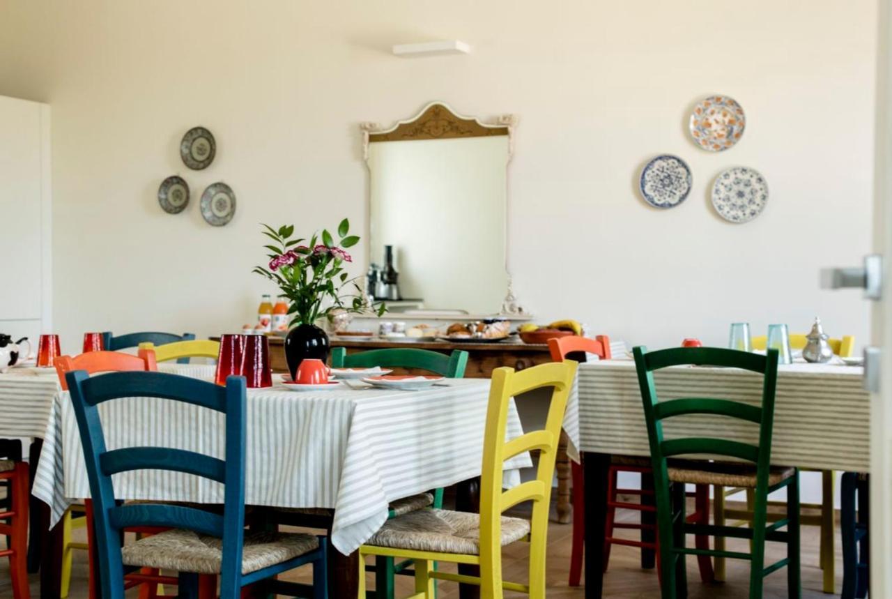 Le Vecchie Persiane - Bed & Breakfast Diano dʼAlba Exterior foto