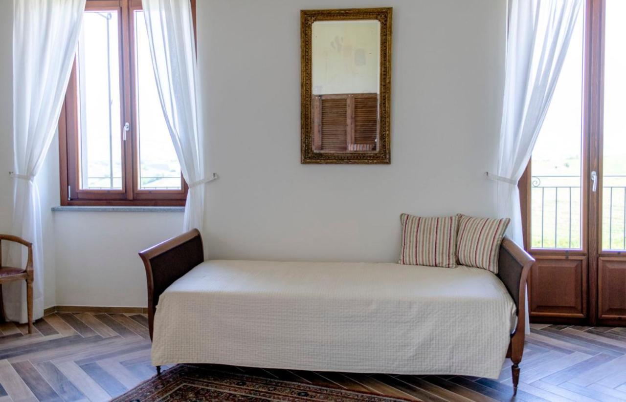 Le Vecchie Persiane - Bed & Breakfast Diano dʼAlba Exterior foto